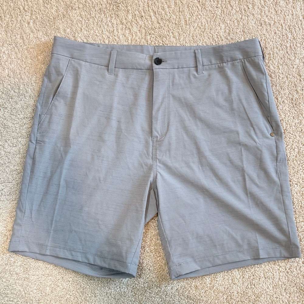 Vuori shorts Men’s size 36